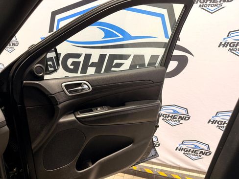 Used 2019 Jeep Grand Cherokee Laredo image 23