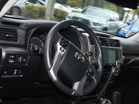 Used 2024 Toyota 4Runner Limited AWD/4WD image 9
