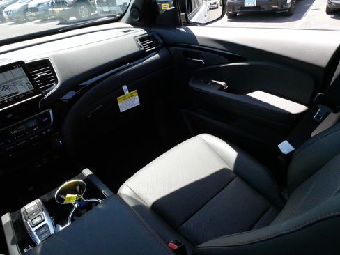 Certified 2026 Honda Ridgeline Black Edition image 11