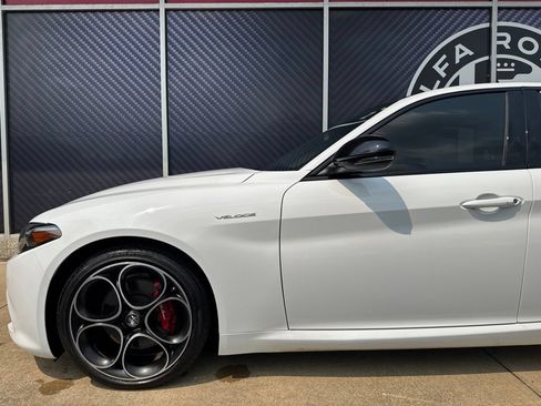Used 2022 Alfa Romeo Giulia Veloce AWD/4WD image 16