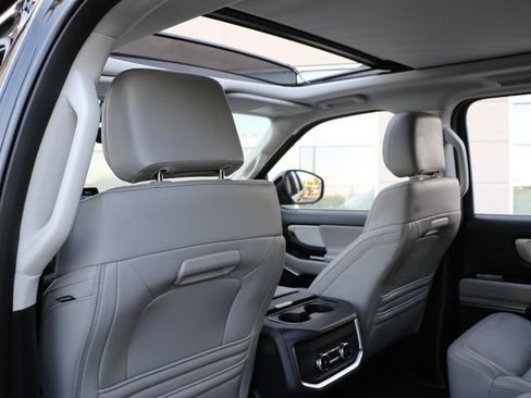 Used 2025 Ford Expedition Active AWD/4WD image 16