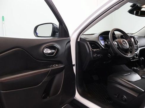 Used 2022 Jeep Cherokee Trailhawk w/ Comfort/Convenience Group AWD/4WD image 9