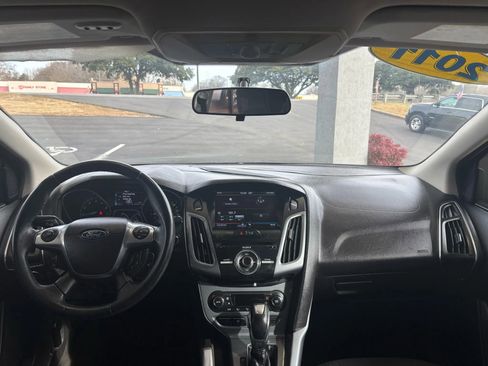 Used 2012 Ford Focus Titanium w/ Titanium Handling Pkg image 9