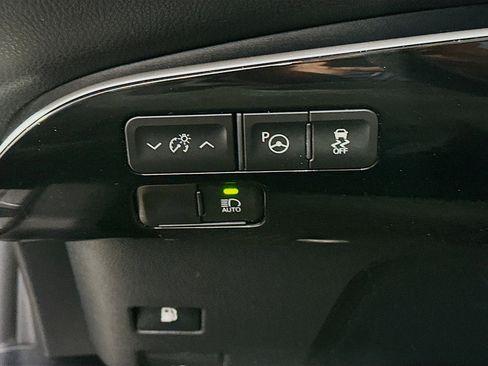 Used 2021 Toyota Prius LE image 17