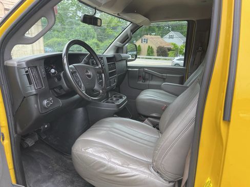 Used 2021 GMC Savana 2500 w/ Driver Convenience Package image 9