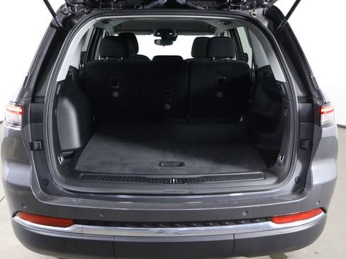 Used 2023 Jeep Grand Cherokee Laredo image 17