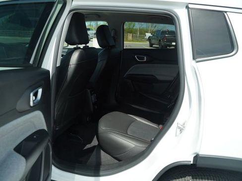 Used 2022 Jeep Compass Latitude AWD/4WD image 15