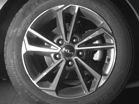 Used 2024 Kia Forte LXS image 18