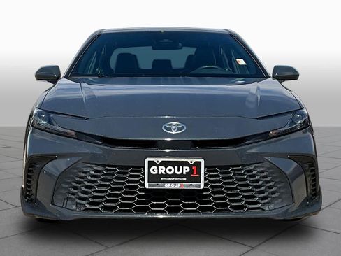 Used 2025 Toyota Camry SE image 4
