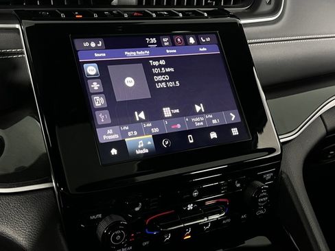 Used 2023 Jeep Grand Cherokee L Laredo image 19