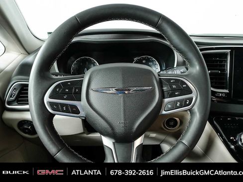 Used 2024 Chrysler Pacifica Touring-L FWD image 9