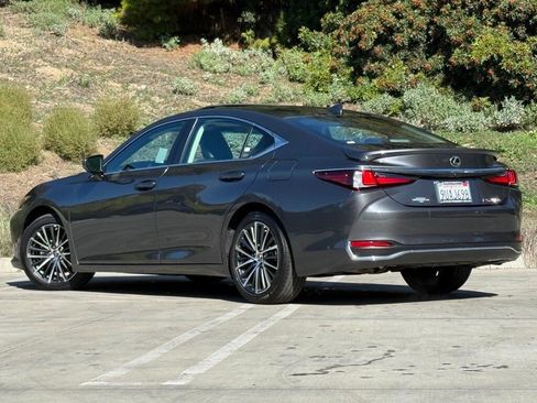 Certified 2025 Lexus ES 300h w/ Premium Package image 3