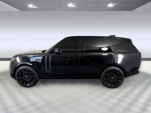 Used 2025 Land Rover Range Rover SE AWD/4WD image 2