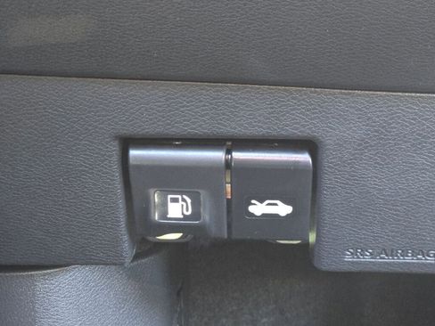 Used 2025 Nissan Versa SR w/ Trunk Package FWD image 20