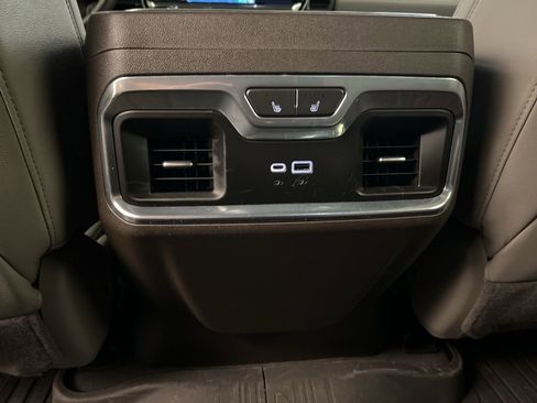 Used 2023 GMC Sierra 1500 SLT image 32
