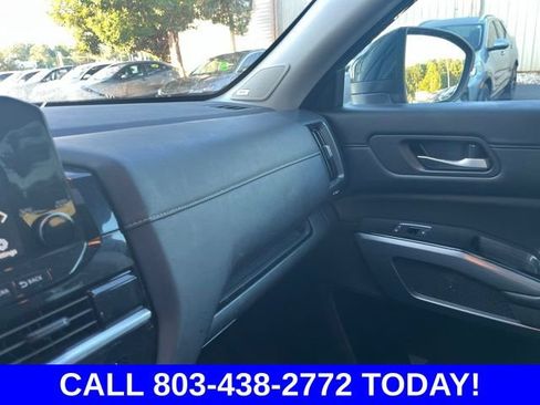 Used 2024 Nissan Pathfinder SL w/ SL Premium Package FWD image 30