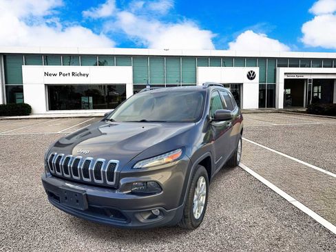Used 2017 Jeep Cherokee Latitude w/ Cold Weather Group image 4