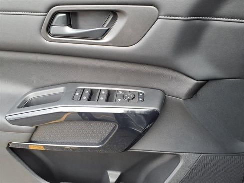 New 2025 Nissan Pathfinder SV w/ Black Appearance Package image 9