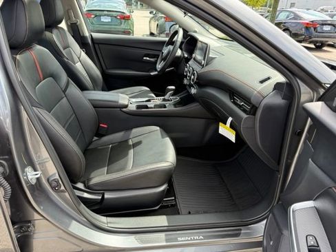 Used 2025 Nissan Sentra SR w/ SR Premium Package FWD image 30