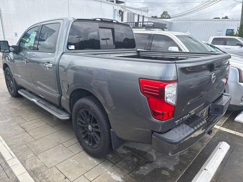 Used 2017 Nissan Titan SL w/ SL Towing Convenience Package RWD image 3