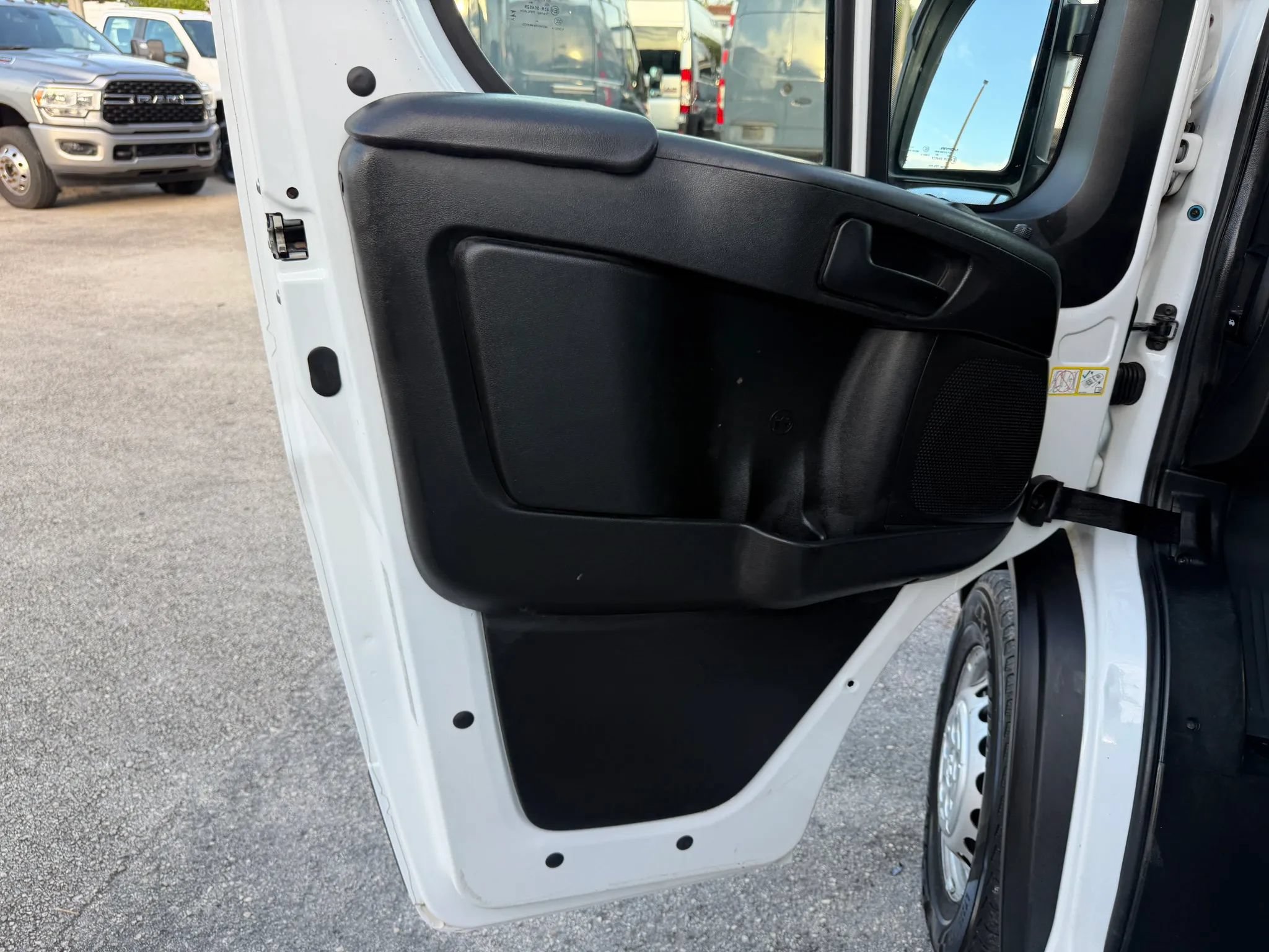 Used 2025 RAM ProMaster 2500 w/ Convenience Group FWD image 11