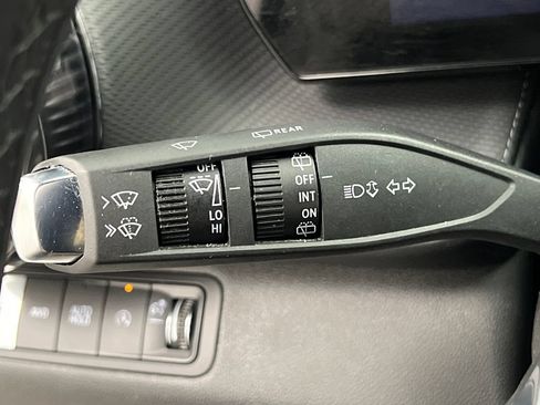 Used 2025 Chevrolet Equinox LT w/ Convenience Package II AWD/4WD image 47