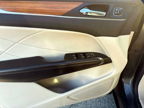 Used 2017 Lincoln MKC Select w/ Select Plus Package image 12