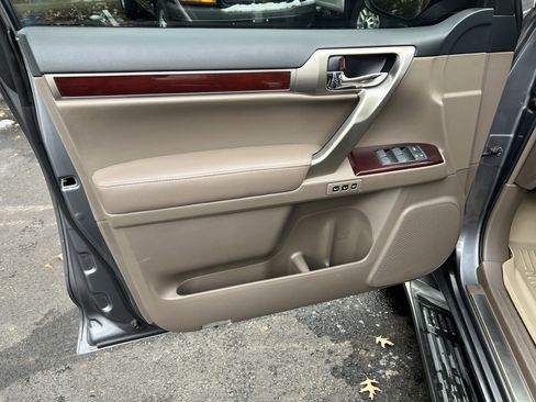 Used 2017 Lexus GX 460 Premium w/ Premium Package image 14