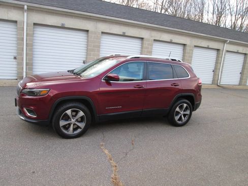 Used 2019 Jeep Cherokee Limited image 3