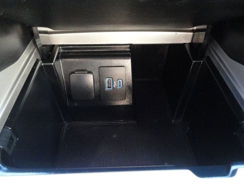 Used 2020 Ford Explorer XLT w/ Equipment Group 202A image 32