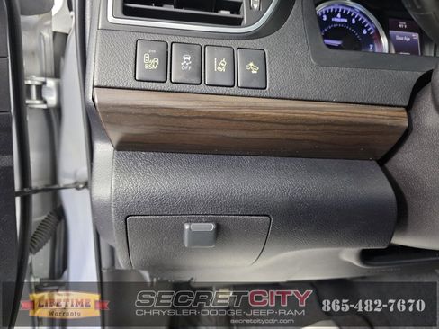 Used 2016 Toyota Camry XLE image 14