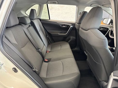Used 2025 Toyota RAV4 XLE AWD/4WD image 40