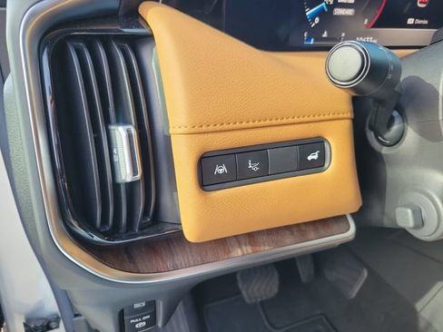 Used 2025 Nissan Armada SL w/ Captain's Chari Seat Package RWD image 23