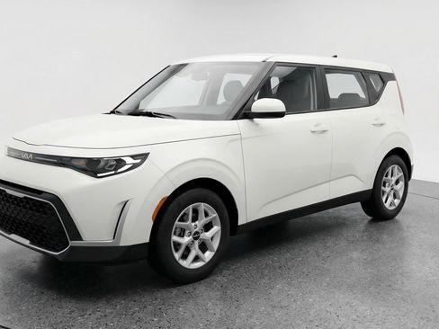 Used 2025 Kia Soul LX w/ LX Technology Package FWD image 3