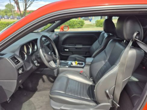 Used 2010 Dodge Challenger R/T image 15