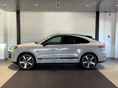 Certified 2025 Porsche Cayenne Coupe AWD/4WD image 2