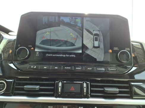 Used 2023 Nissan Pathfinder SL w/ SL Premium Package AWD/4WD image 21