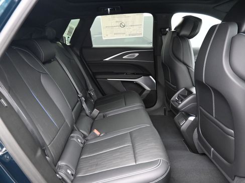 New 2025 Cadillac Lyriq Luxury image 12