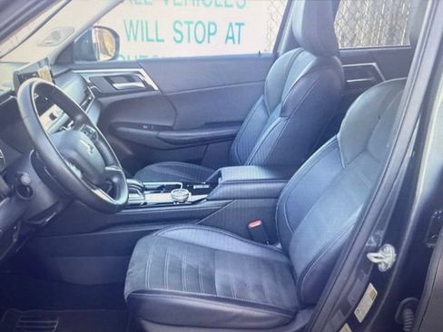 Used 2025 Mitsubishi Outlander SE FWD image 5