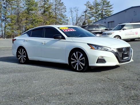 Used 2022 Nissan Altima 2.0 SR image 2