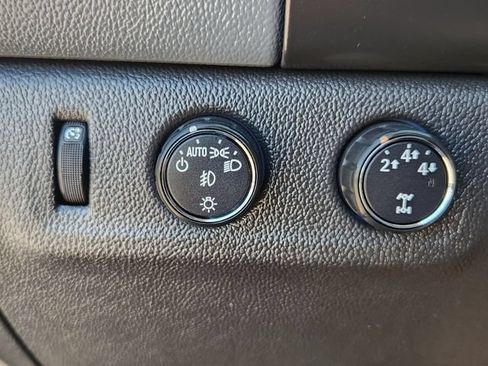 Used 2015 Chevrolet Colorado Z71 AWD/4WD image 23
