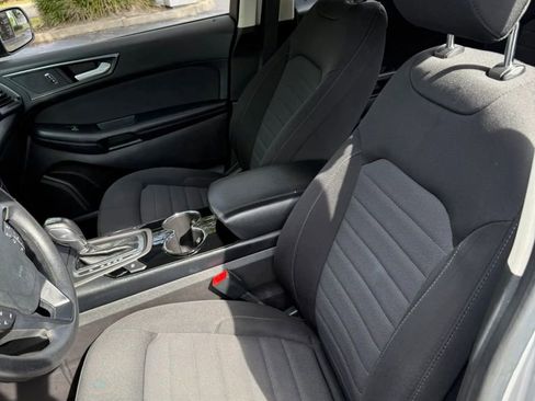 Used 2018 Ford Edge SE image 16
