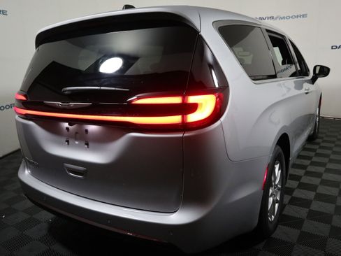 New 2026 Chrysler Pacifica Select image 6
