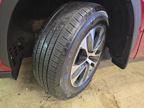 Certified 2024 Toyota Highlander XLE image 36