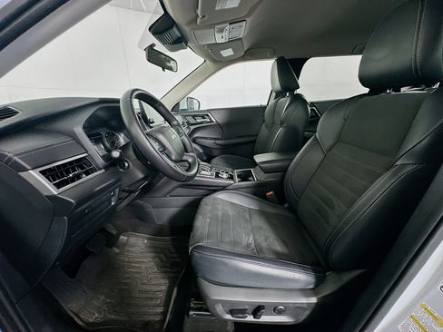 Used 2024 Mitsubishi Outlander SE FWD image 13