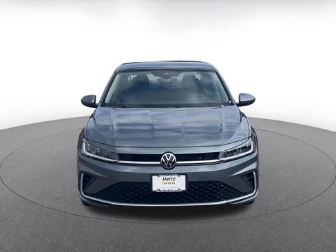 Used 2025 Volkswagen Jetta SE image 4