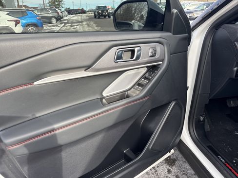 Used 2025 Ford Explorer ST image 17