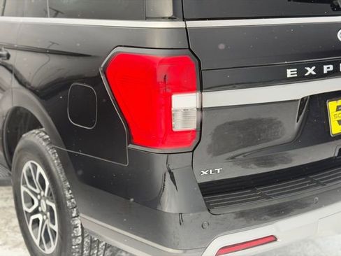 Used 2024 Ford Expedition XLT image 11