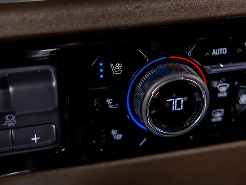 Used 2025 Chevrolet Silverado 1500 LTZ image 13