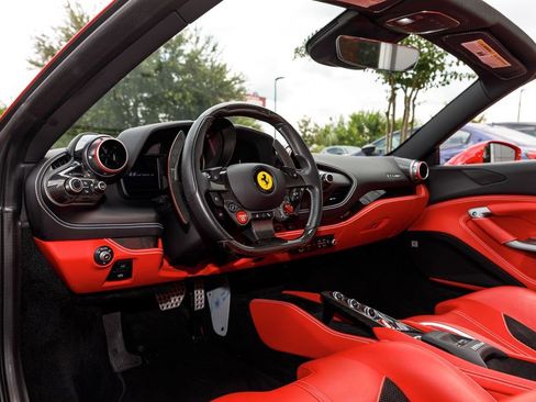 Used 2022 Ferrari F8 Tributo RWD image 9